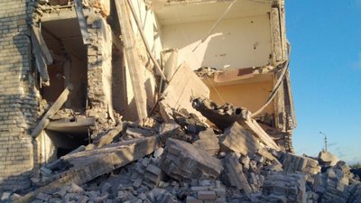 У Часовому Яру окупанти обстріляли гуртожиток, під завалами — щонайменше одна людина