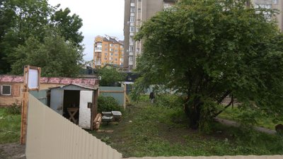 У Франківську мешканці багатоповерхівки протестують через будівництво поруч із двором