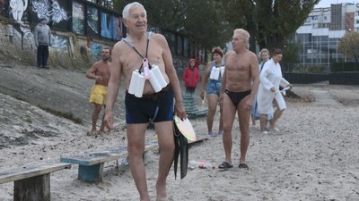Пляжний сезон увесь рік: як загартовуються черкаські "моржі" Пляжний сезон увесь рік: як загартовуються черкаські "моржі"