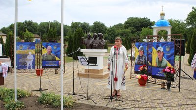 Алею памʼяті на честь загиблих українських військових у селі Камʼяне Одеської області