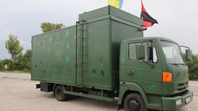 128 Закарпатська бригада отримала від тячівських волонтерів лазню на колесах

