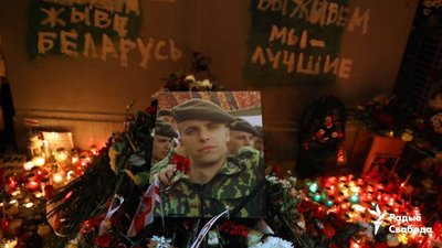 У Мінську люди вийшли на акцію через смерть побитого за біло-червоні стрічки білоруса