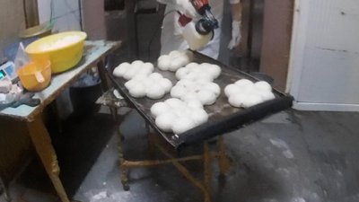 Бруд і будівельні шпателі: улянівський хліб заборонили на Сумщині через санітарні порушення
