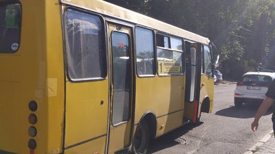 Автобус, у якому немає терміналу