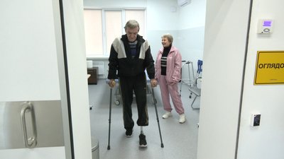 Григорій Степюк опановує протез