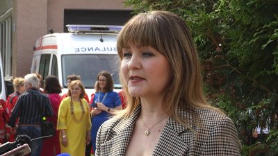 У Франківську відкрили кисневу станцію та передали автомобілі десятьом підрозділам екстреної меддопомоги У Франківську відкрили кисневу станцію та передали автомобілі десятьом підрозділам екстреної меддопомоги