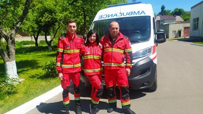Медична руханка: працівники швидкої у Луцьку станцювали на камеру Медична руханка: працівники швидкої у Луцьку станцювали на камеру