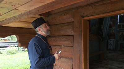 Отець Іван Гедзик озповідає, що громада села Гвізд за 40 польських злотих придбала церкву Пресвятої Богородиці у Манявському скиті Отець Іван Гедзик озповідає, що громада села Гвізд за 40 польських злотих придбала церкву Пресвятої Богородиці у Манявському скиті