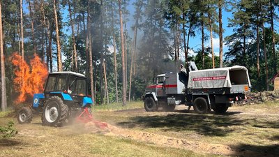 Вчасно виявити та ліквідувати: черкаські лісівники, рятувальники та піротехніки гасили лісову пожежу Вчасно виявити та ліквідувати: черкаські лісівники, рятувальники та піротехніки гасили лісову пожежу