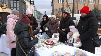 В Івано-Франківській громаді відбувся ярмарок на підтримку українських військових В Івано-Франківській громаді відбувся ярмарок на підтримку українських військових