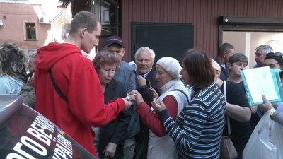 У волонтерському штабі Івано-Франківська переселенцям роздали понад три тисячі гуманітарних наборів У волонтерському штабі Івано-Франківська переселенцям роздали понад три тисячі гуманітарних наборів