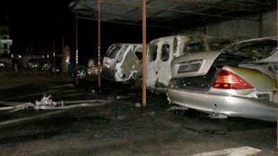 В Одеській області на стоянці зайнялись автомобілі В Одеській області на стоянці зайнялись автомобілі