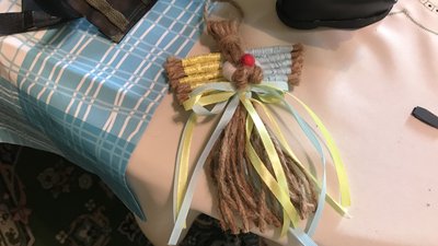 Житомирянка Ірина Радчук шиє іграшкових "військових зайців" Житомирянка Ірина Радчук шиє іграшкових "військових зайців"
