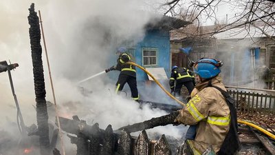 На Донеччині через обстріл сталась пожежа