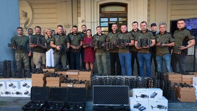 Надія Деркач передала гроші військовим на дрони Надія Деркач передала гроші військовим на дрони