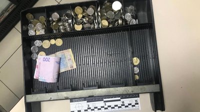 У Сумах чоловік пограбував продуктовий магазин