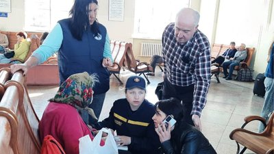 На Житомирщину прибув дванадцятий потяг із евакуйованими жителями Донеччини На Житомирщину прибув дванадцятий потяг із евакуйованими жителями Донеччини