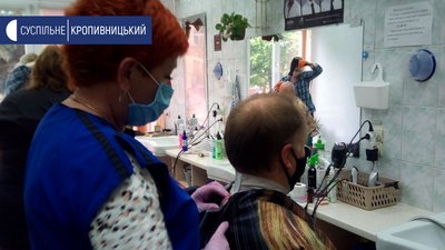 Салони краси та перукарні відрились у Кропивницькому після послаблення карантину Салони краси та перукарні відрились у Кропивницькому після послаблення карантину