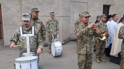 У Тернополі попрощалися з бійцями роти поліції "Тернопіль" У Тернополі попрощалися з бійцями роти поліції "Тернопіль"
