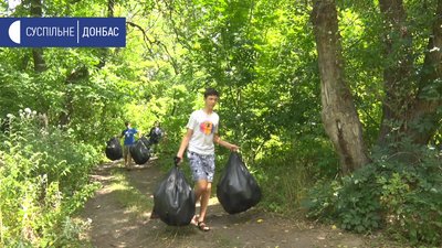 На Луганщині пластуни чистять річки від сміття На Луганщині пластуни чистять річки від сміття