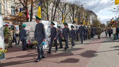 Курсанти-прикордонники поклали квіти до кубів з фотокартками загиблих воїнів, 1 жовтня 2023, Хмельницький Курсанти-прикордонники поклали квіти до кубів з фотокартками загиблих воїнів, 1 жовтня 2023, Хмельницький