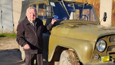 87-річний Іван Дяків передав військовим свій автомобіль 87-річний Іван Дяків передав військовим свій автомобіль