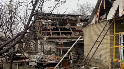 Війська РФ обстріляли 11 населених пунктів Донеччини, де зруйнували та пошкодили два будинки та цех заводу