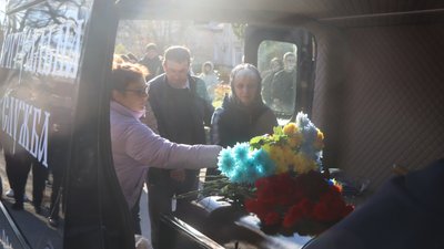 "Не вистачило пів секунди" В Охтирці на Сумщині попрощалися із загиблим бійцем Артуром Білашем "Не вистачило пів секунди" В Охтирці на Сумщині попрощалися із загиблим бійцем Артуром Білашем