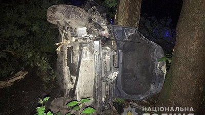 Врізався у дерево: на Хмельниччині в автотрощі загинув чоловік