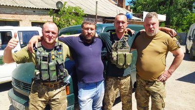 Ярослав Троцюк з побратимами Ярослав Троцюк з побратимами