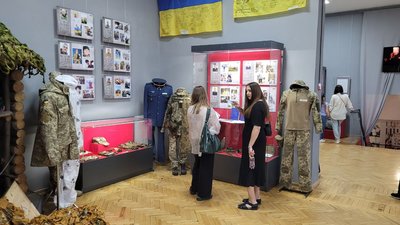 Виставка "України щит" Виставка "України щит"