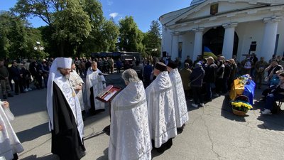 Трьох бійців відспівали у Полтаві 8 травня 2024-го року: що відомо Трьох бійців відспівали у Полтаві 8 травня 2024-го року: що відомо