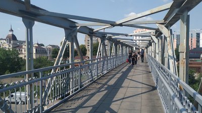 У Луцьку розпочали ремонт пішохідного мосту над залізничними коліями