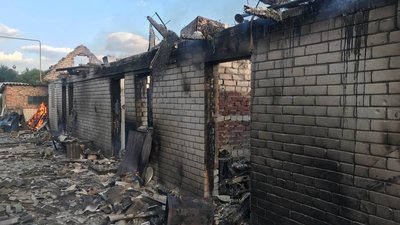 На Харківщині внаслідок обстрілів РФ згоріли поле пшениці та СТО На Харківщині внаслідок обстрілів РФ згоріли поле пшениці та СТО