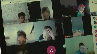 Діти - вдома, вчителі - у школах. Як у Сумах організували дистанційне навчання школярів Діти - вдома, вчителі - у школах. Як у Сумах організували дистанційне навчання школярів