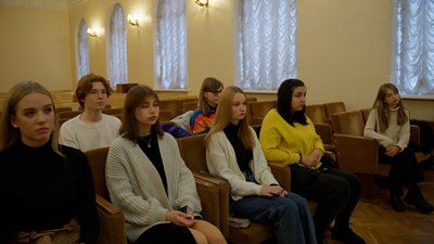 У Чернігові студенти музичного коледжу проводять репетиції на Валу через брак майданчиків для виступу У Чернігові студенти музичного коледжу проводять репетиції на Валу через брак майданчиків для виступу