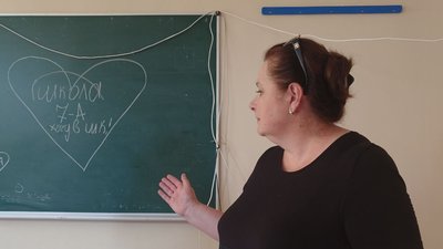 Треба робити добро — як волонтери відновлюють Миколаївську гімназію