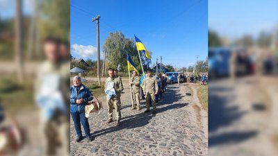 На Чернігівщині попрощалися з п'ятьма бійцями, які загинули на Херсонщині, Луганщині та Донеччині На Чернігівщині попрощалися з п'ятьма бійцями, які загинули на Херсонщині, Луганщині та Донеччині