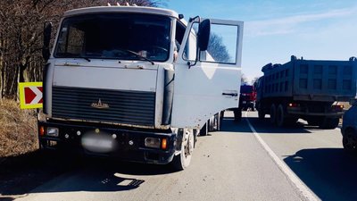 На Івано-Франківщині в ДТП загинули двоє людей, ще троє — травмовані На Івано-Франківщині в ДТП загинули двоє людей, ще троє — травмовані
