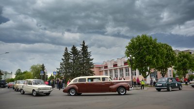 До Долини на фестиваль з’їхалися ретро-автівки До Долини на фестиваль з’їхалися ретро-автівки