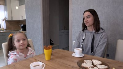 "Мрію, щоб донька навчилася читати": історія луцької сім'ї, яка виховує дитину з синдромом Дауна "Мрію, щоб донька навчилася читати": історія луцької сім'ї, яка виховує дитину з синдромом Дауна