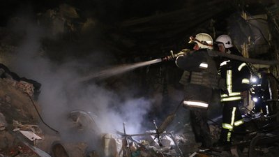 У Харкові понад 60 рятувальників гасять пожежу в адмінбудівлі, яка сталася внаслідок обстрілу 9 вересня