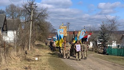 На Тернопільщині у громаді попрощалися з військовим Андрієм Томаєром На Тернопільщині у громаді попрощалися з військовим Андрієм Томаєром