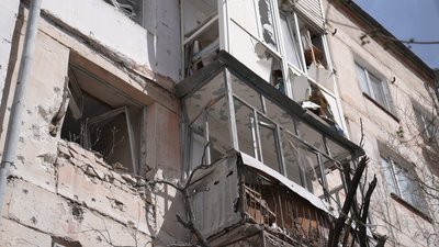 Наслідки російського удару по Корабельному району Херсона