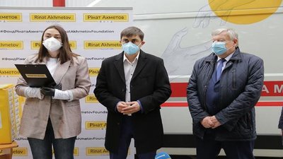 Бізнесмени на Тернопільщині передали майже 3 тисячі експрес-тестів для медиків швидкої
