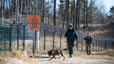 Латвія вирішила встановити огорожу з колючого дроту на кордоні з Білоруссю