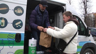 Хмельницький екобус приймає матеріали для окопних свічок