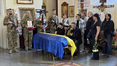 У Полтаві попрощалися з трьома військовими, які загинули, захищаючи Україну