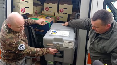 Тернопільські волонтери відправили на передову два автомобілі швидкої допомоги