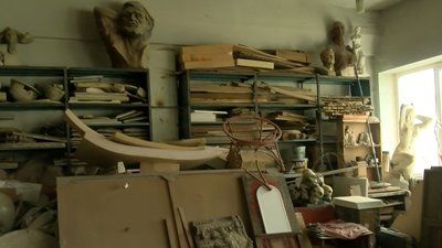 Техпрацівники, декоратори і склад з реквізитом: залаштунки Волинського драмтеатру Техпрацівники, декоратори і склад з реквізитом: залаштунки Волинського драмтеатру